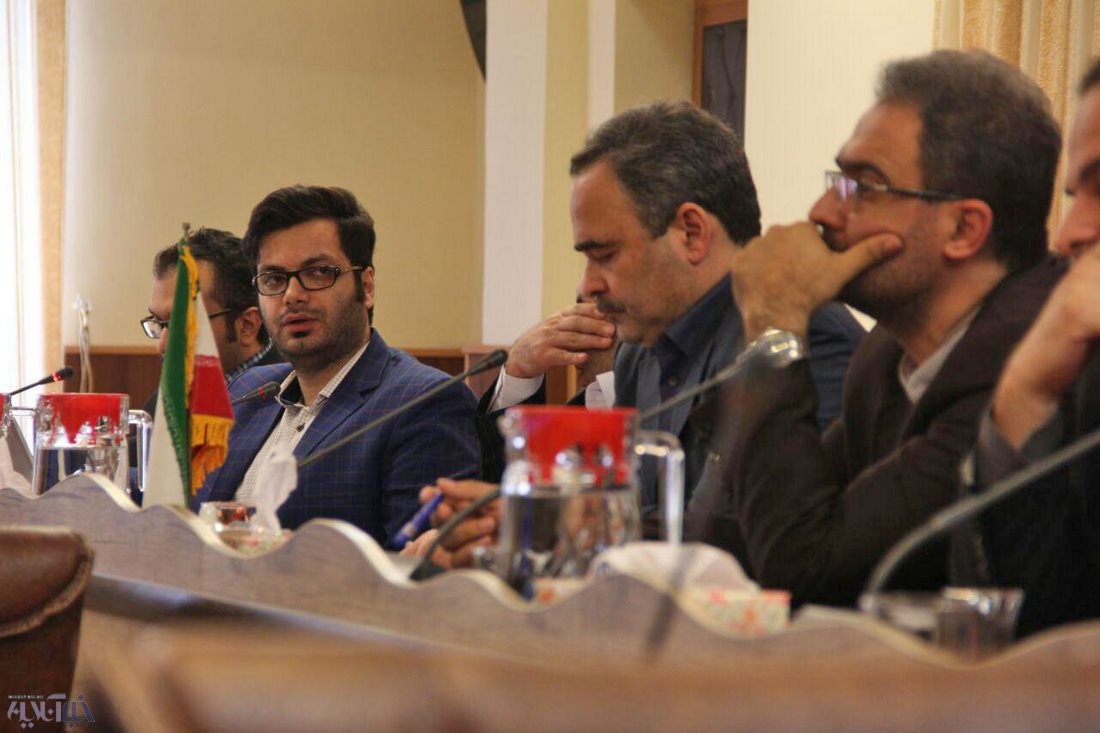 اولین جلسه هم‌اندیشی فرصت‌ها و چالش‌های پیش روی جوانان در حوزه ICT در فرمانداری لاهیجان